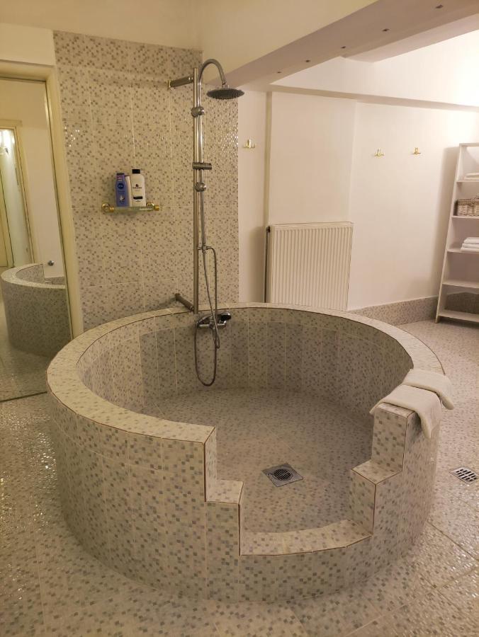 Superior Chic Family Apartment